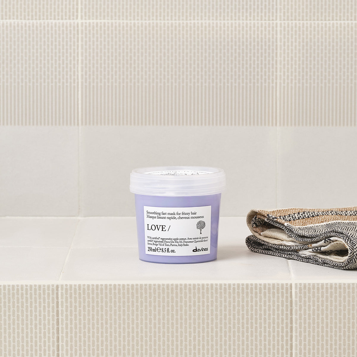Davines International LOVE SMOOTHING Mask - Smoothing fast mask for frizzy hair
