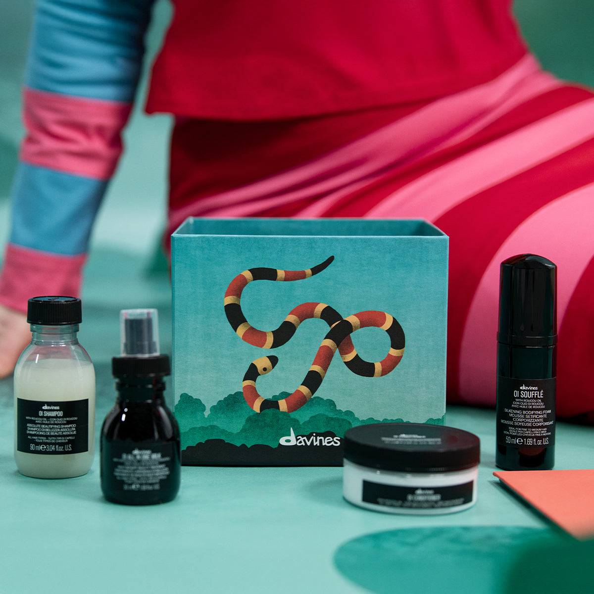 Davines International Elegant Tropic Forest Gift Set for All Hair Types - The perfect extraordinary beauty set for amazing shine
and beauty to the hair.