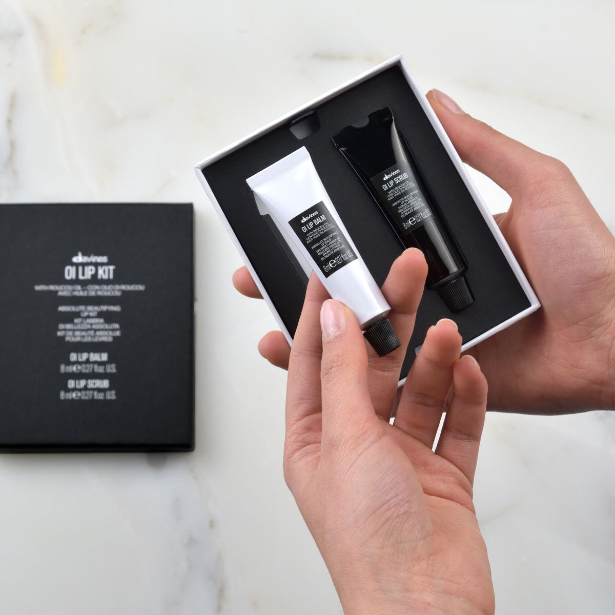 Davines International OI LIP KIT - Hydrating lip balm and
scrub set