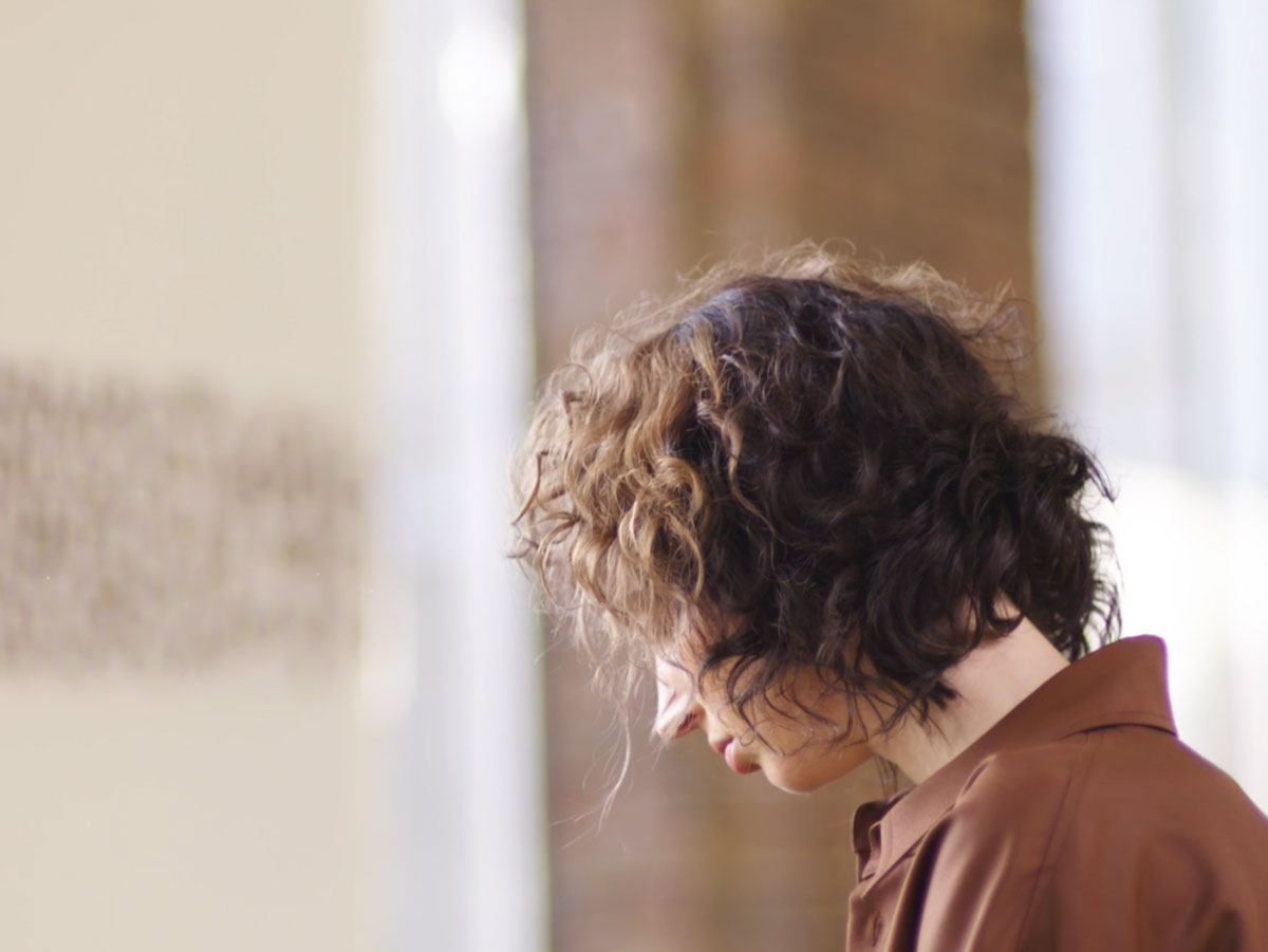 Wavy or curly hair: two looks to tame it