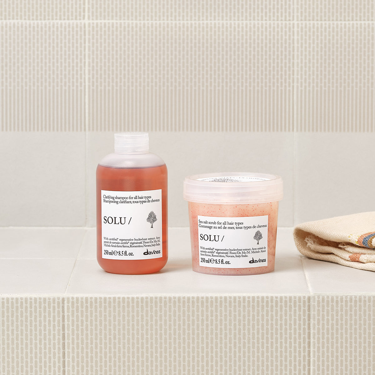 
Davines International SOLU Sea Salt Scrub - Deep cleansing sea salt scrub for all hair types