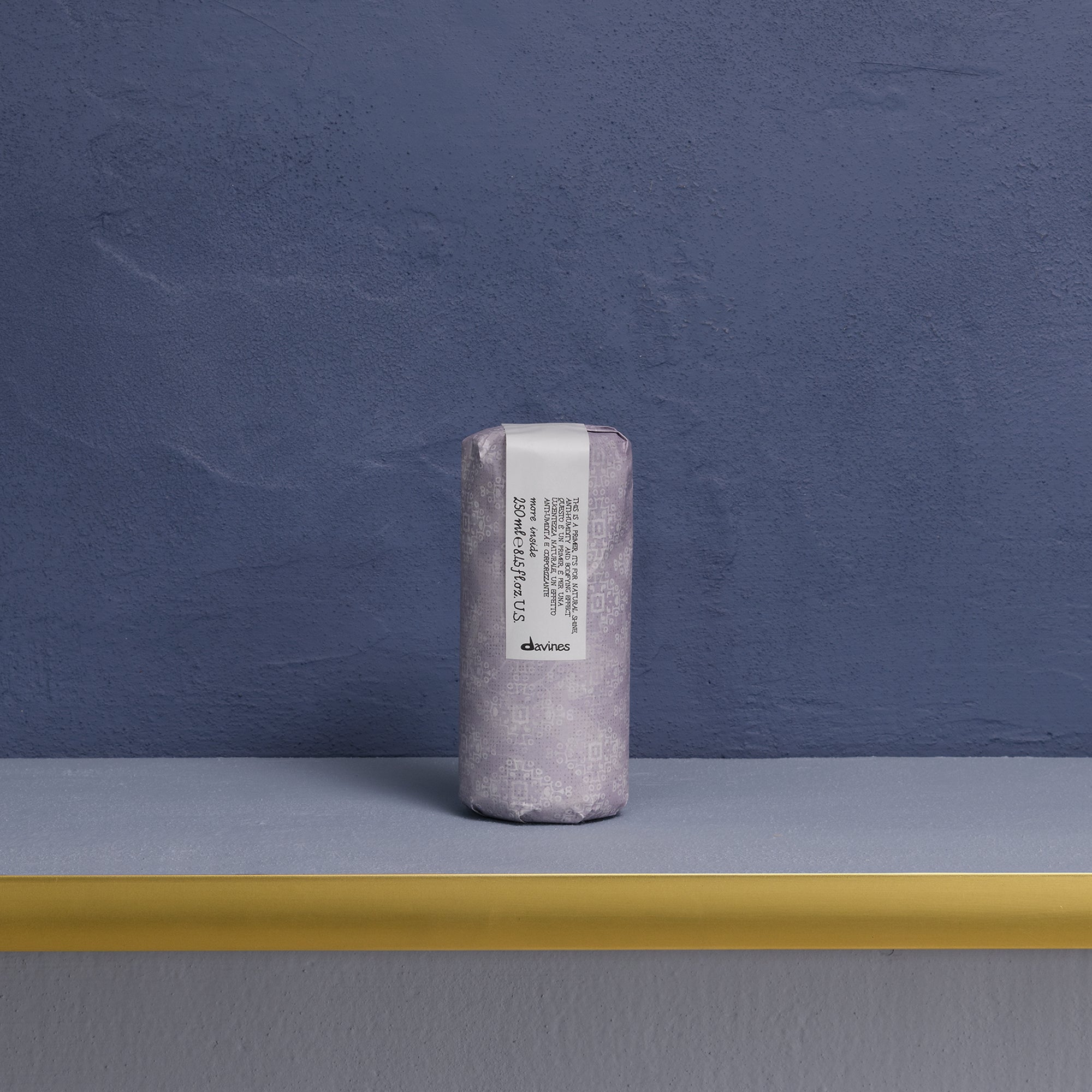
Davines International This is a Primer - Anti-humidity bodifying tonic to support the fold in a natural way